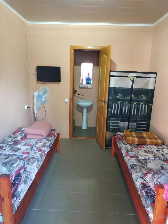 Monte Karlo Hotel Zaliznîi Port Exterior foto