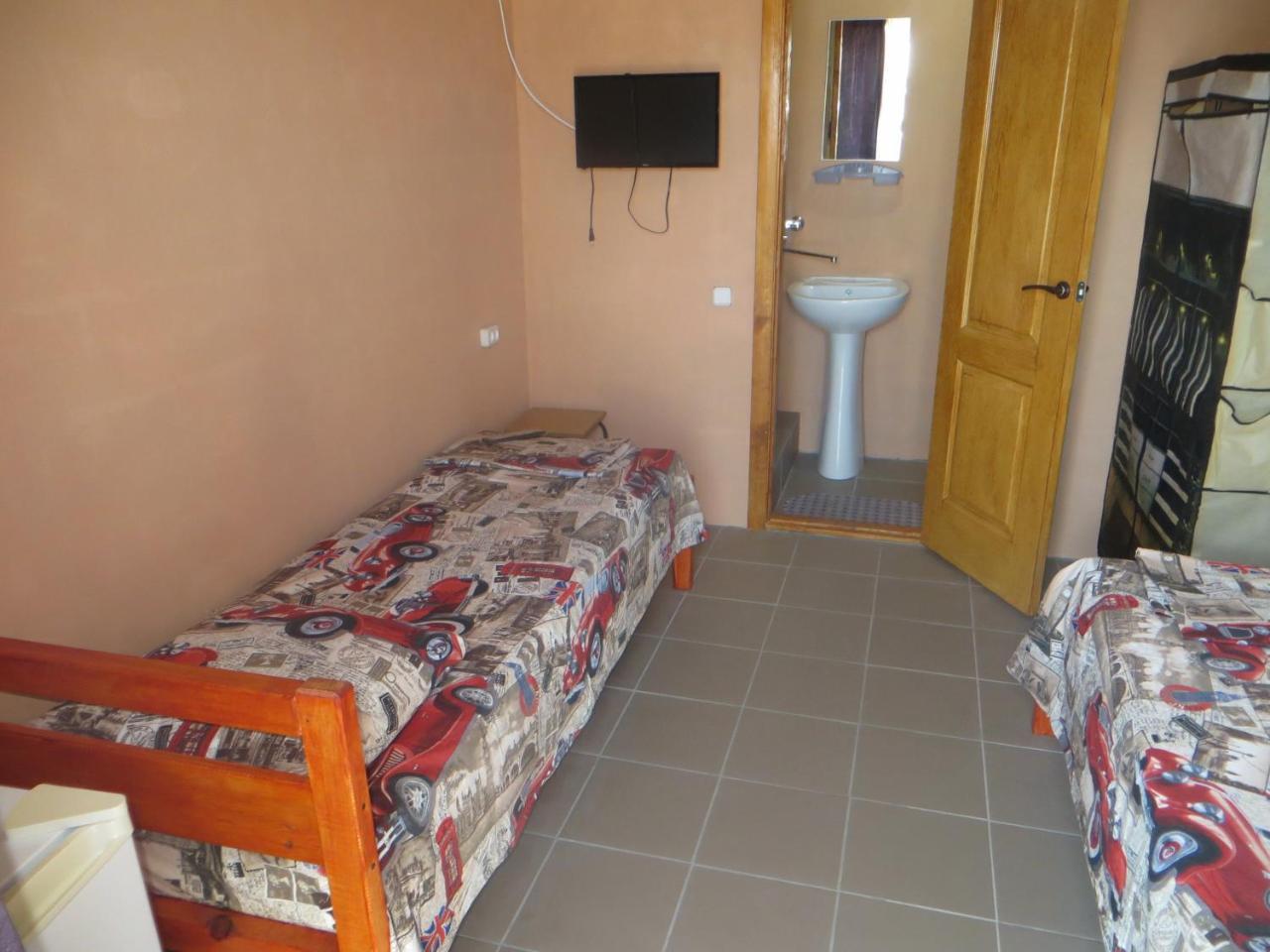 Monte Karlo Hotel Zaliznîi Port Exterior foto